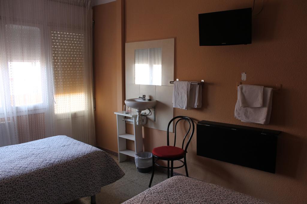 Hostal Cal Siles El Prat de Llobregat Exterior photo