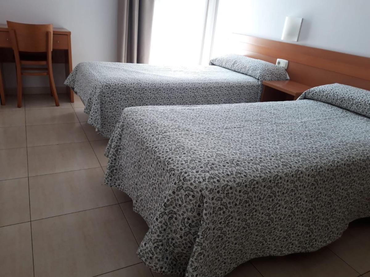 Hostal Cal Siles El Prat de Llobregat Exterior photo